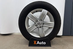 sininen Volkswagen Passat 2019 kuva 11.