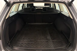 sininen Volkswagen Passat 2019 kuva 13.