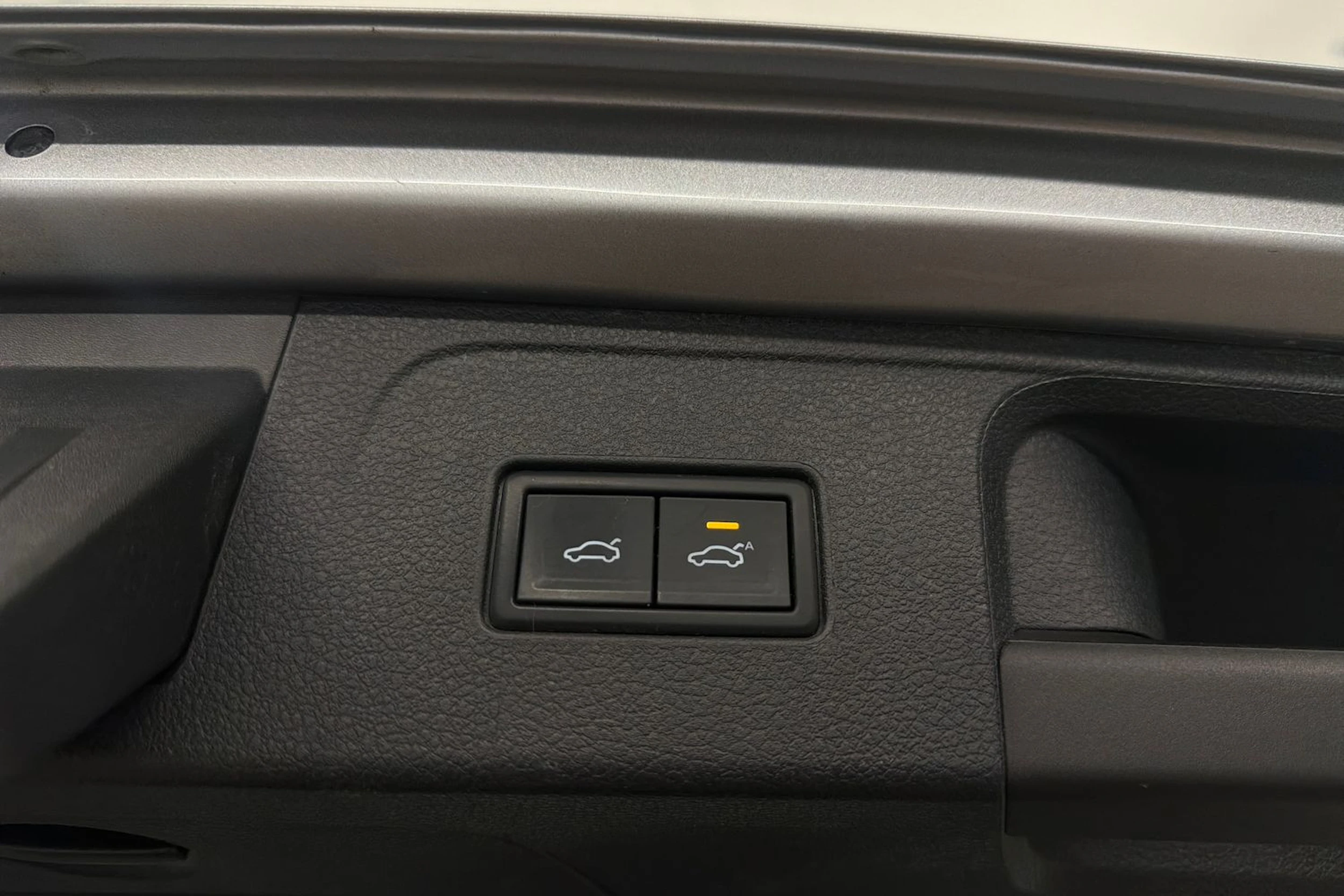 sininen Volkswagen Passat 2019 kuva 14.