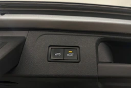 sininen Volkswagen Passat 2019 kuva 14.