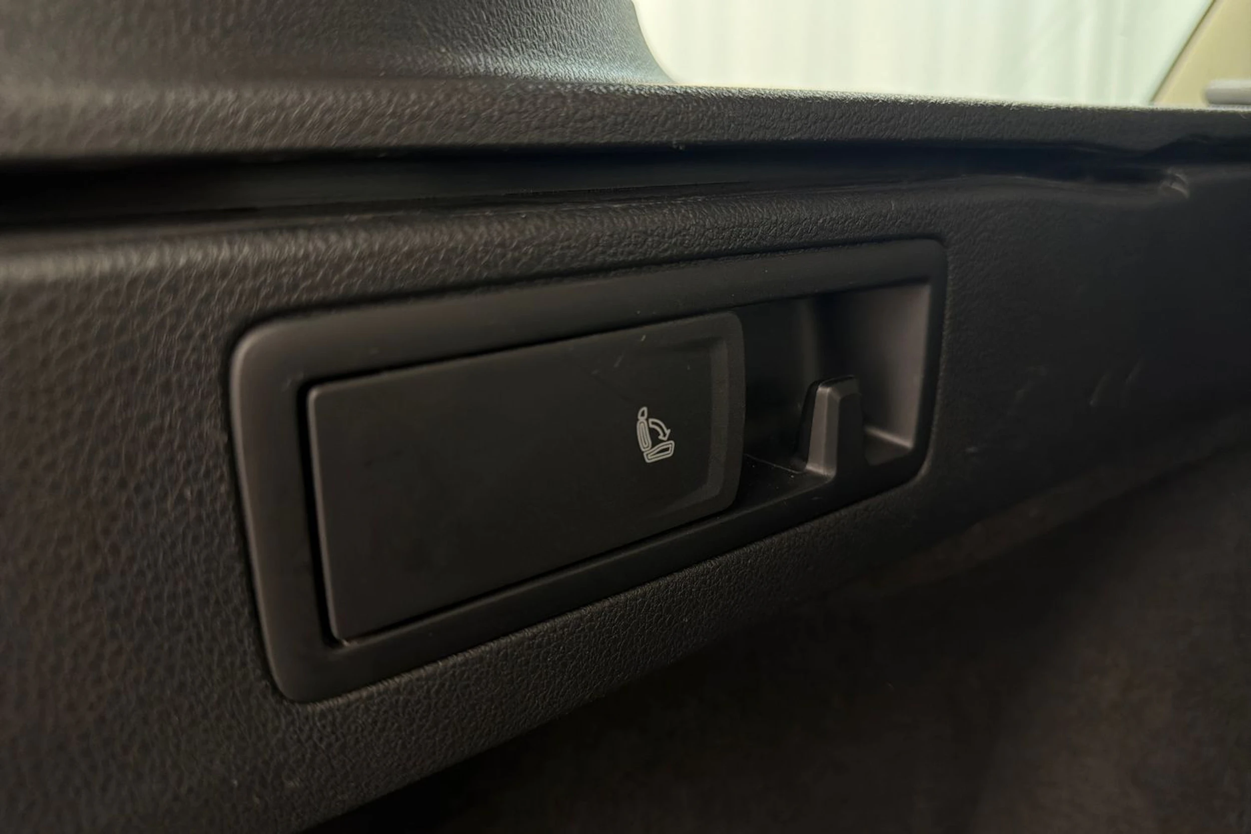 sininen Volkswagen Passat 2019 kuva 15.