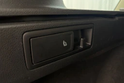 sininen Volkswagen Passat 2019 kuva 15.