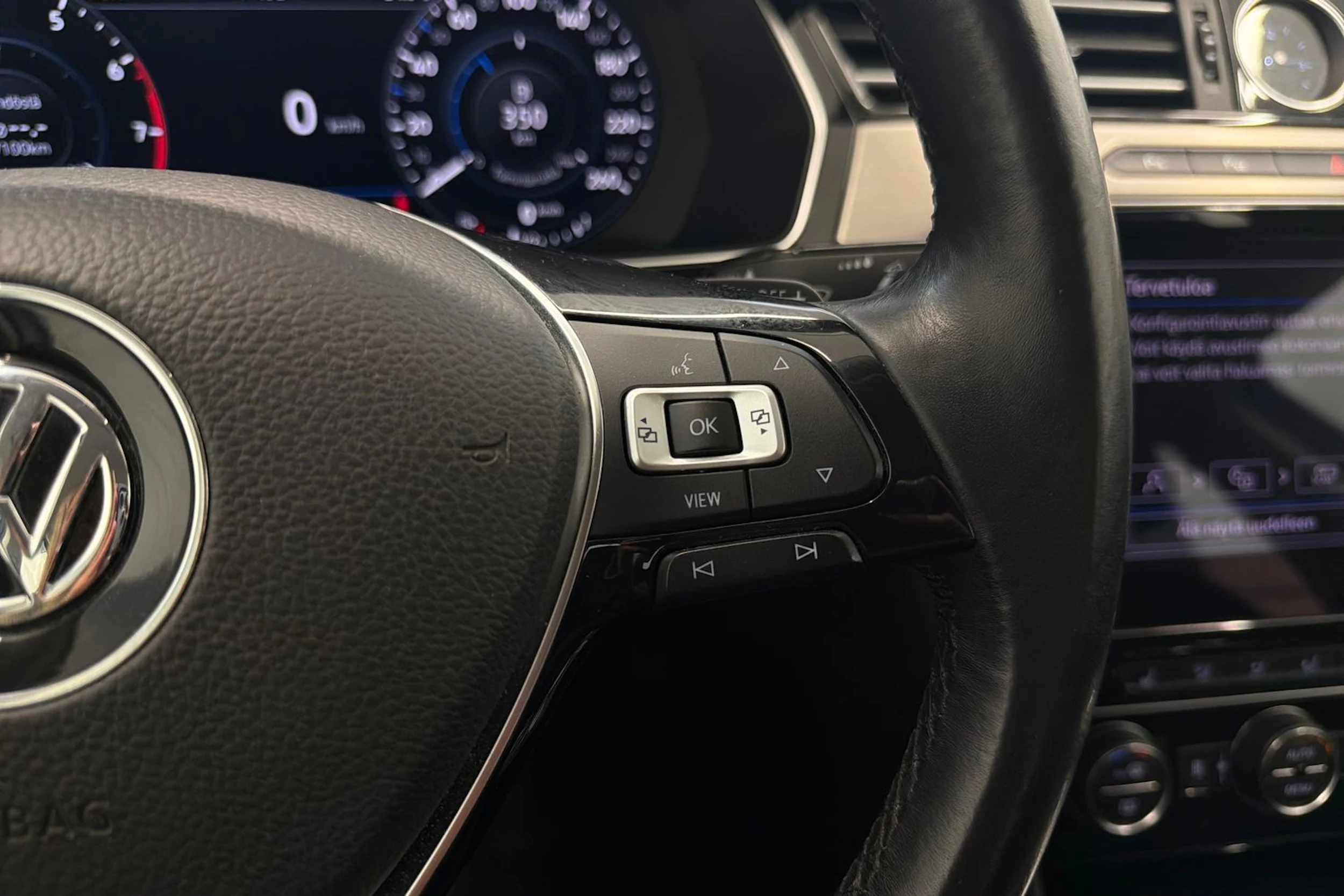 sininen Volkswagen Passat 2019 kuva 19.