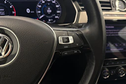 sininen Volkswagen Passat 2019 kuva 19.