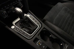 sininen Volkswagen Passat 2019 kuva 20.