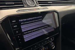 sininen Volkswagen Passat 2019 kuva 22.