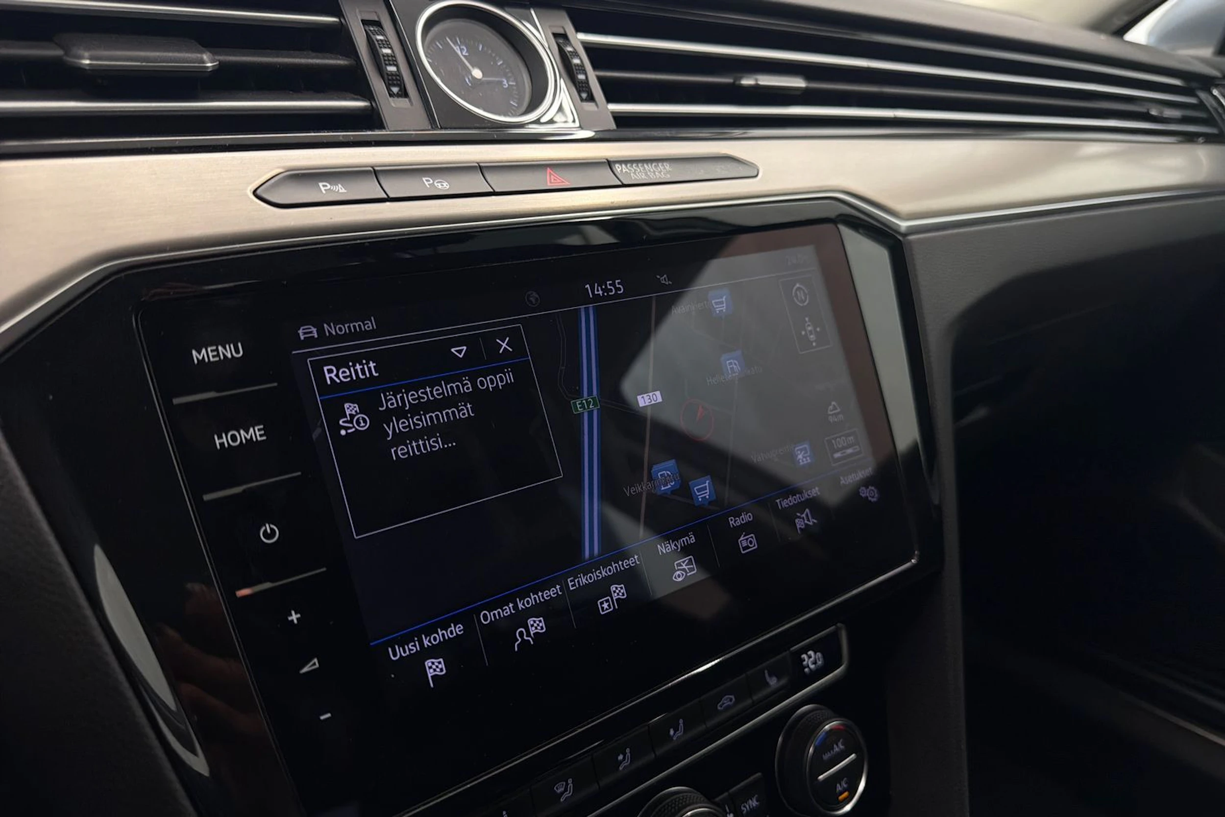sininen Volkswagen Passat 2019 kuva 23.