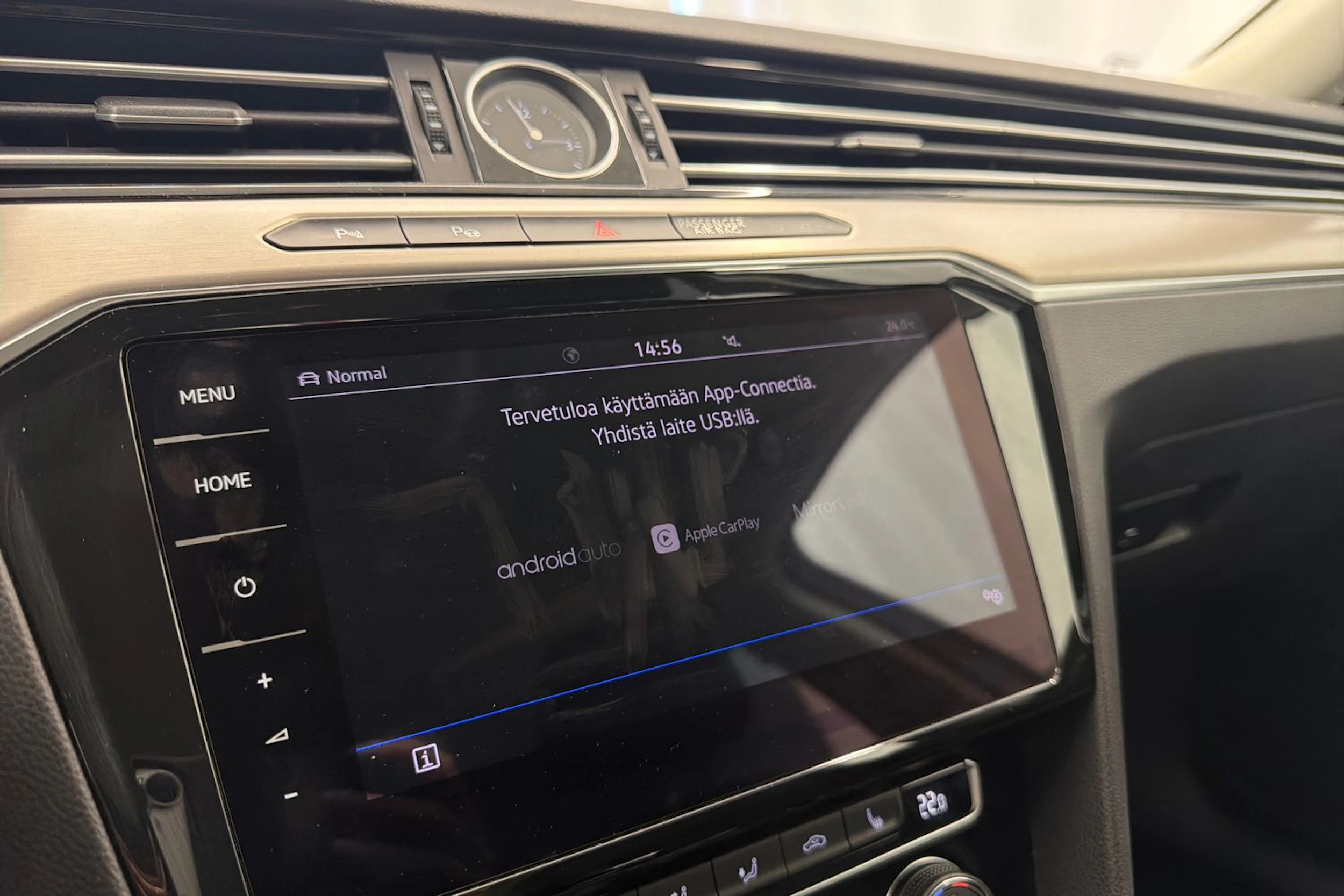 sininen Volkswagen Passat 2019 kuva 24.