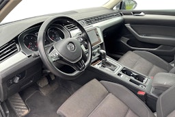 harmaa Volkswagen Passat 2018 kuva 3.