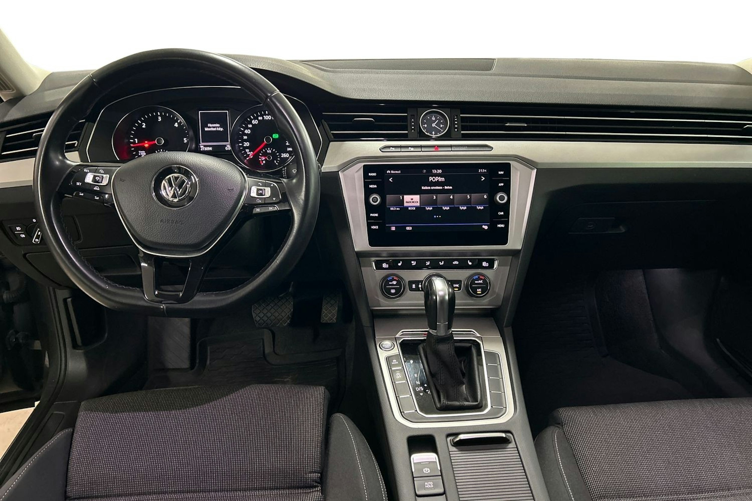 harmaa Volkswagen Passat 2018 kuva 9.