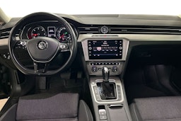 harmaa Volkswagen Passat 2018 kuva 9.
