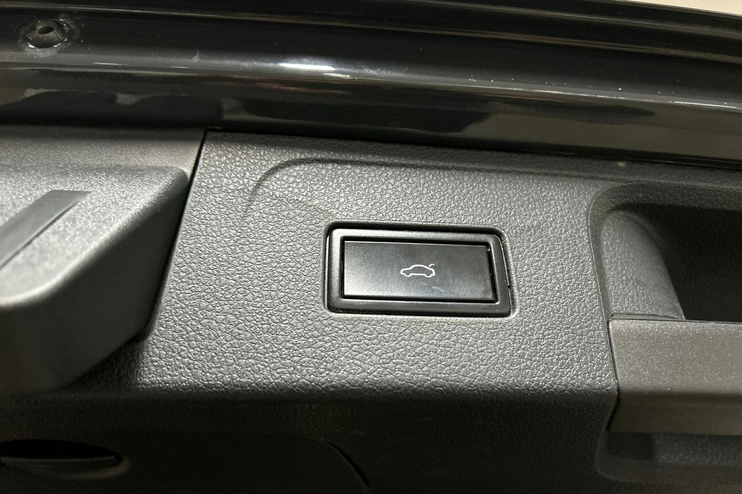 harmaa Volkswagen Passat 2018 kuva 15.