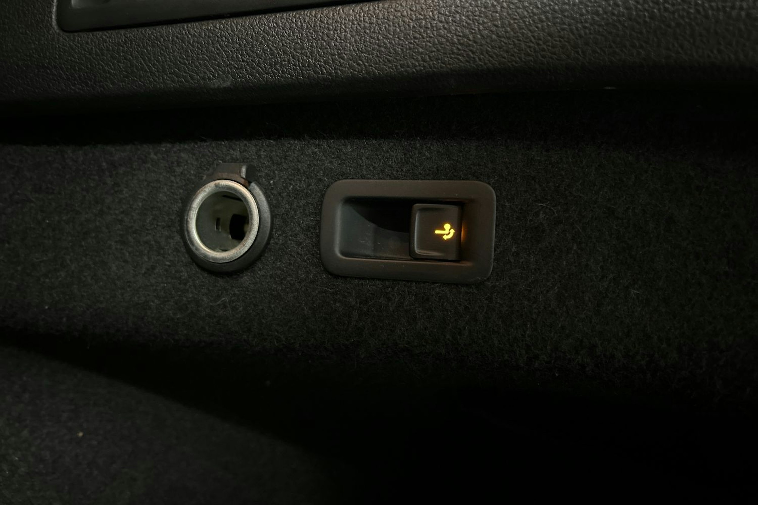 harmaa Volkswagen Passat 2018 kuva 16.