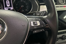 harmaa Volkswagen Passat 2018 kuva 19.