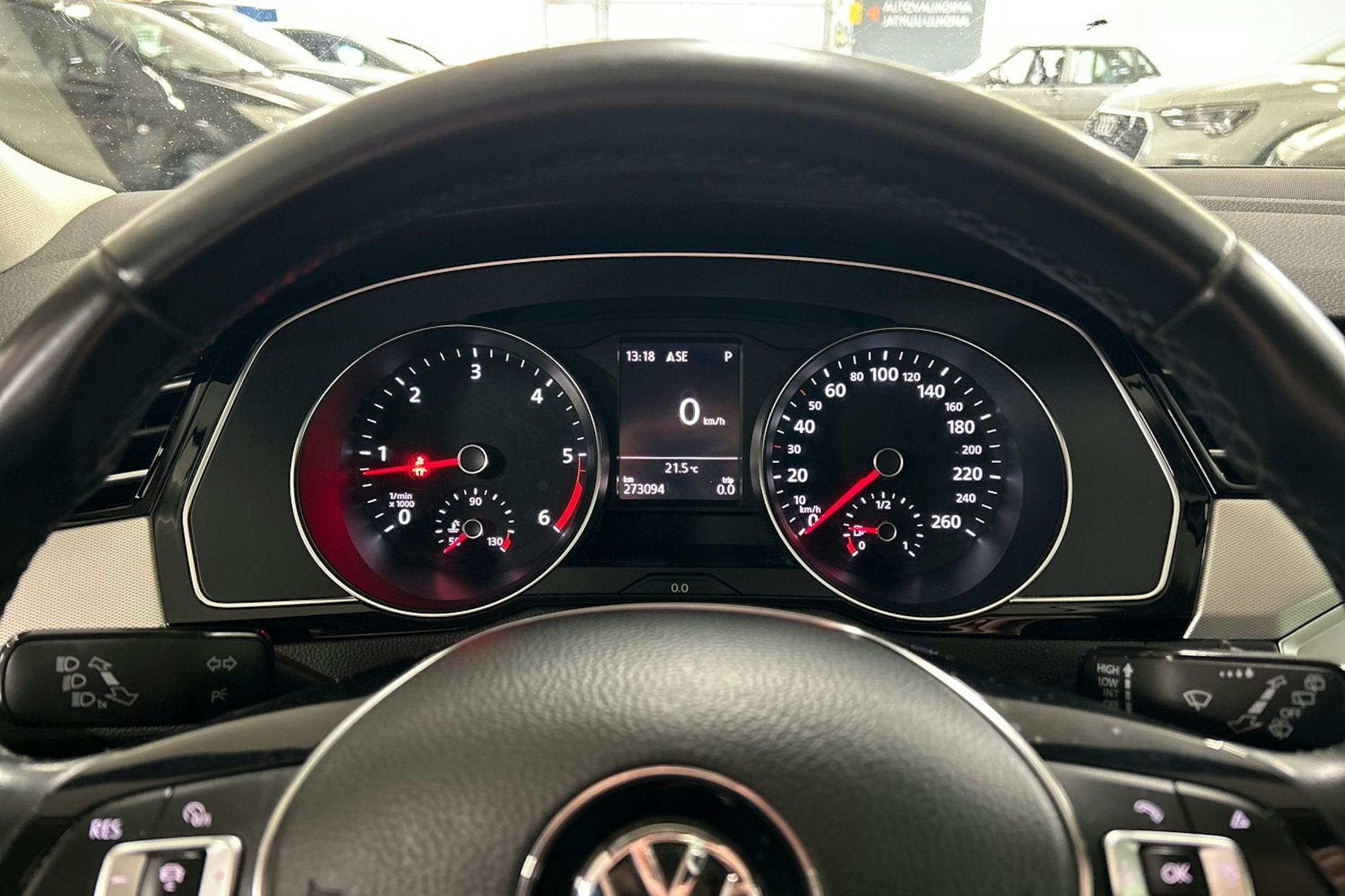 harmaa Volkswagen Passat 2018 kuva 20.