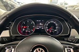 harmaa Volkswagen Passat 2018 kuva 20.