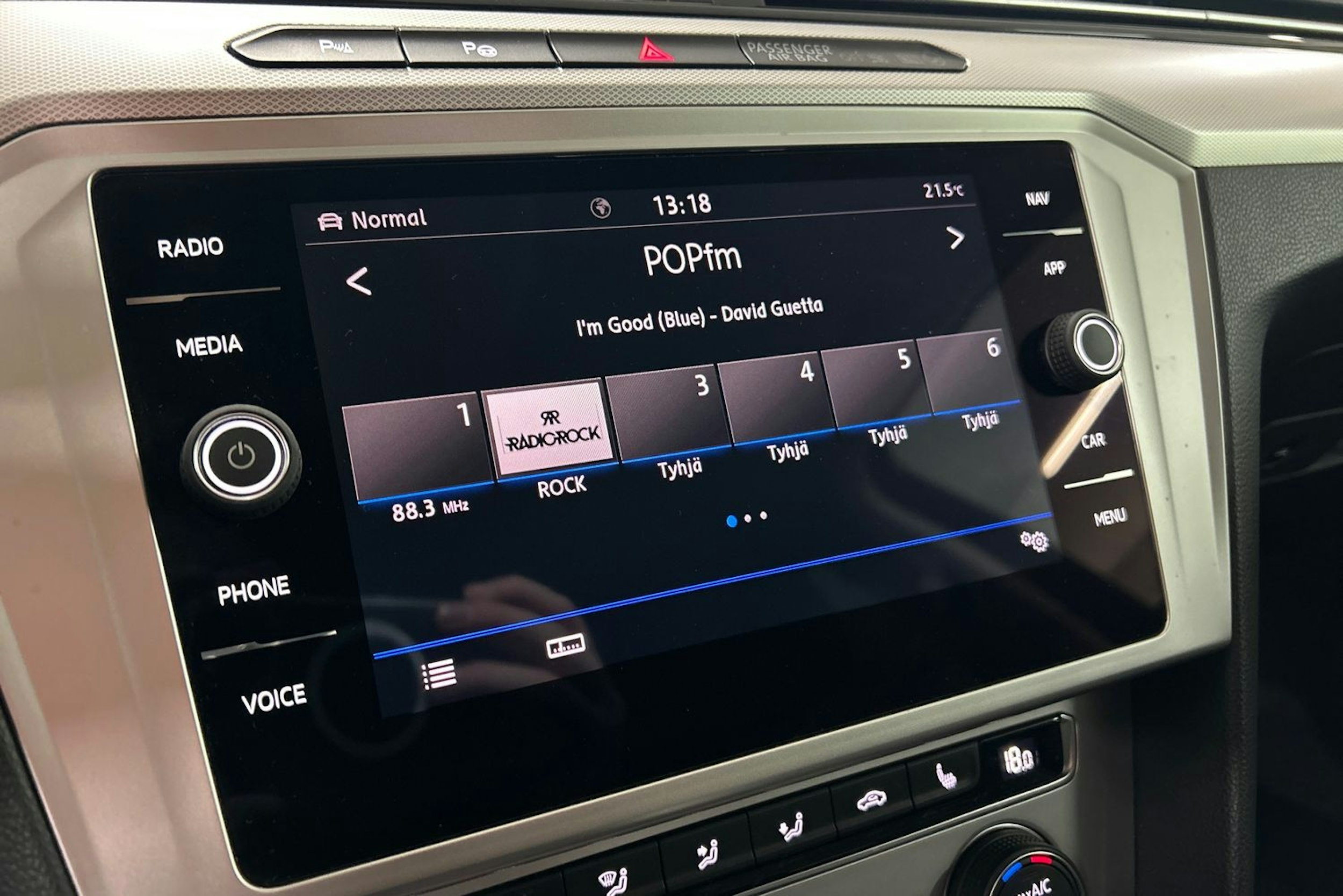 harmaa Volkswagen Passat 2018 kuva 21.