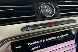 harmaa Volkswagen Passat 2018 kuva 25.