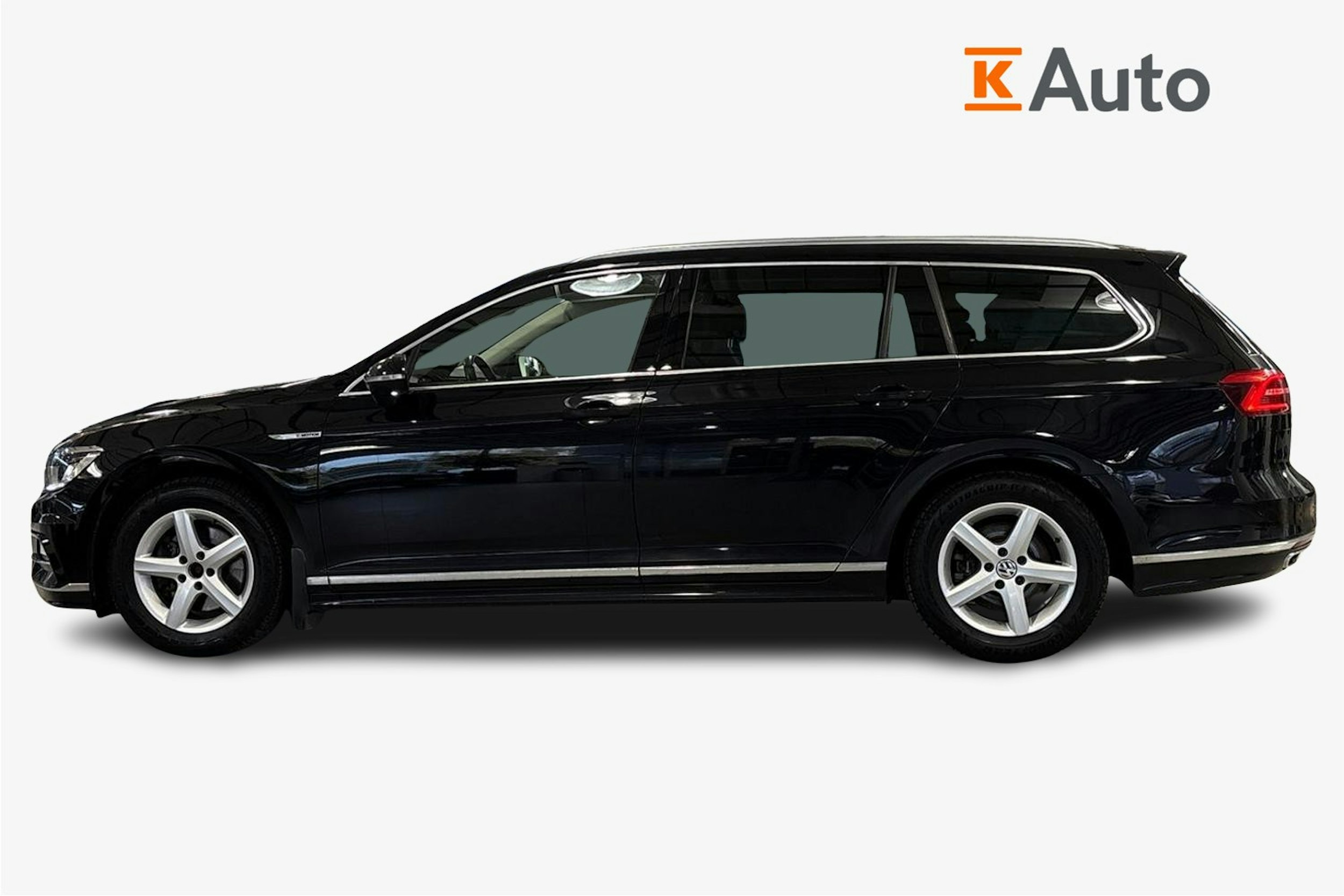 musta Volkswagen Passat 2018 kuva 6.