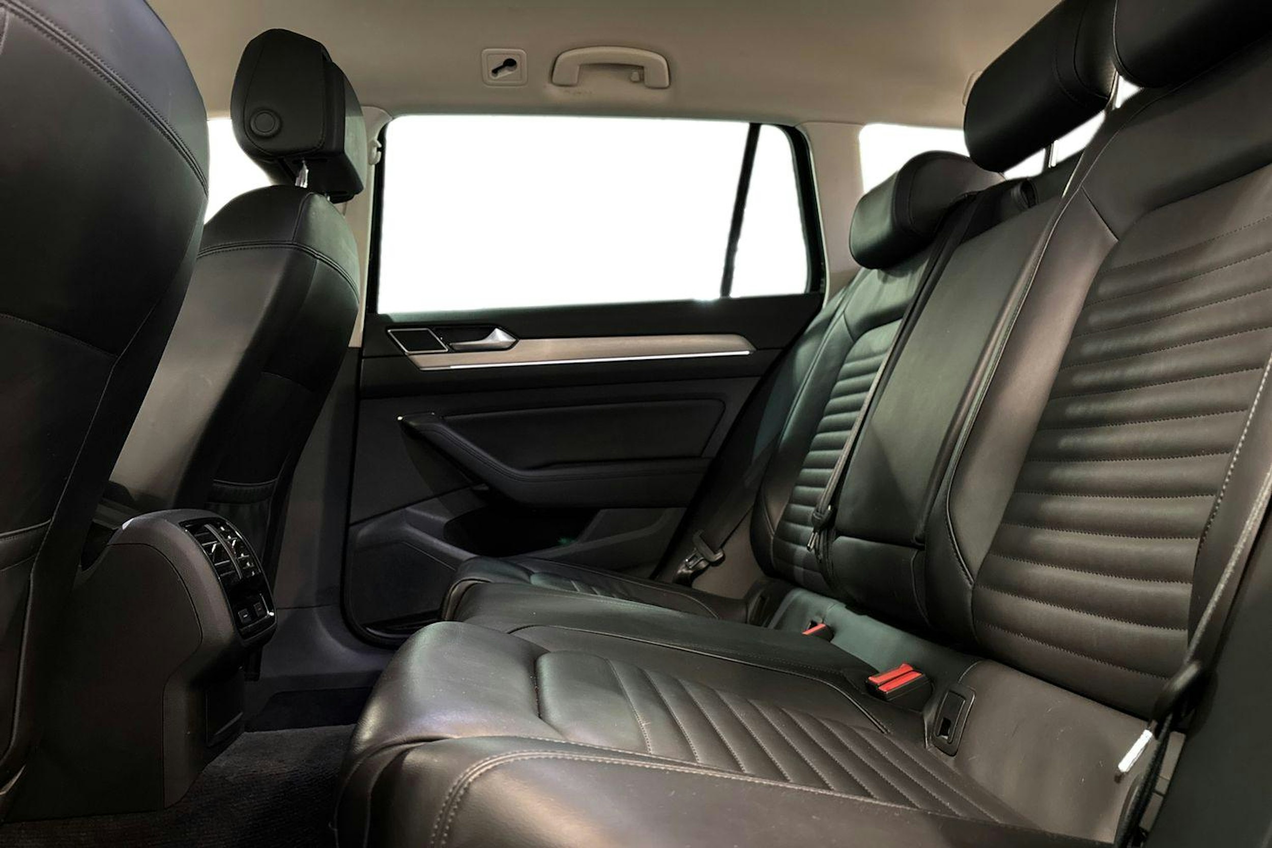 musta Volkswagen Passat 2018 kuva 10.