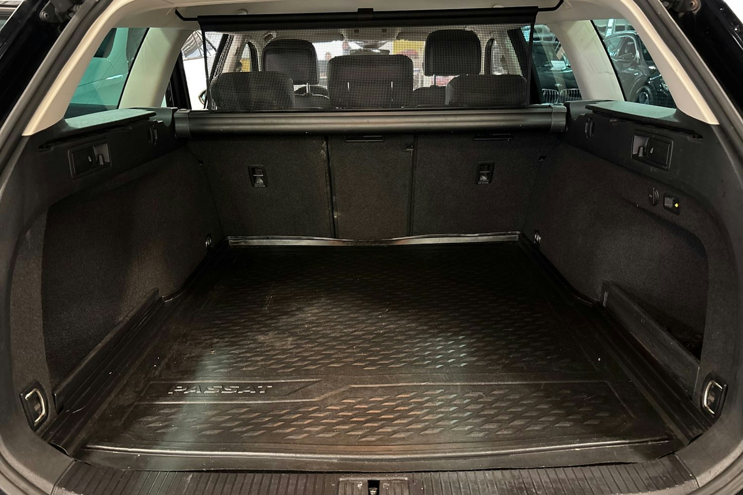 musta Volkswagen Passat 2018 kuva 14.
