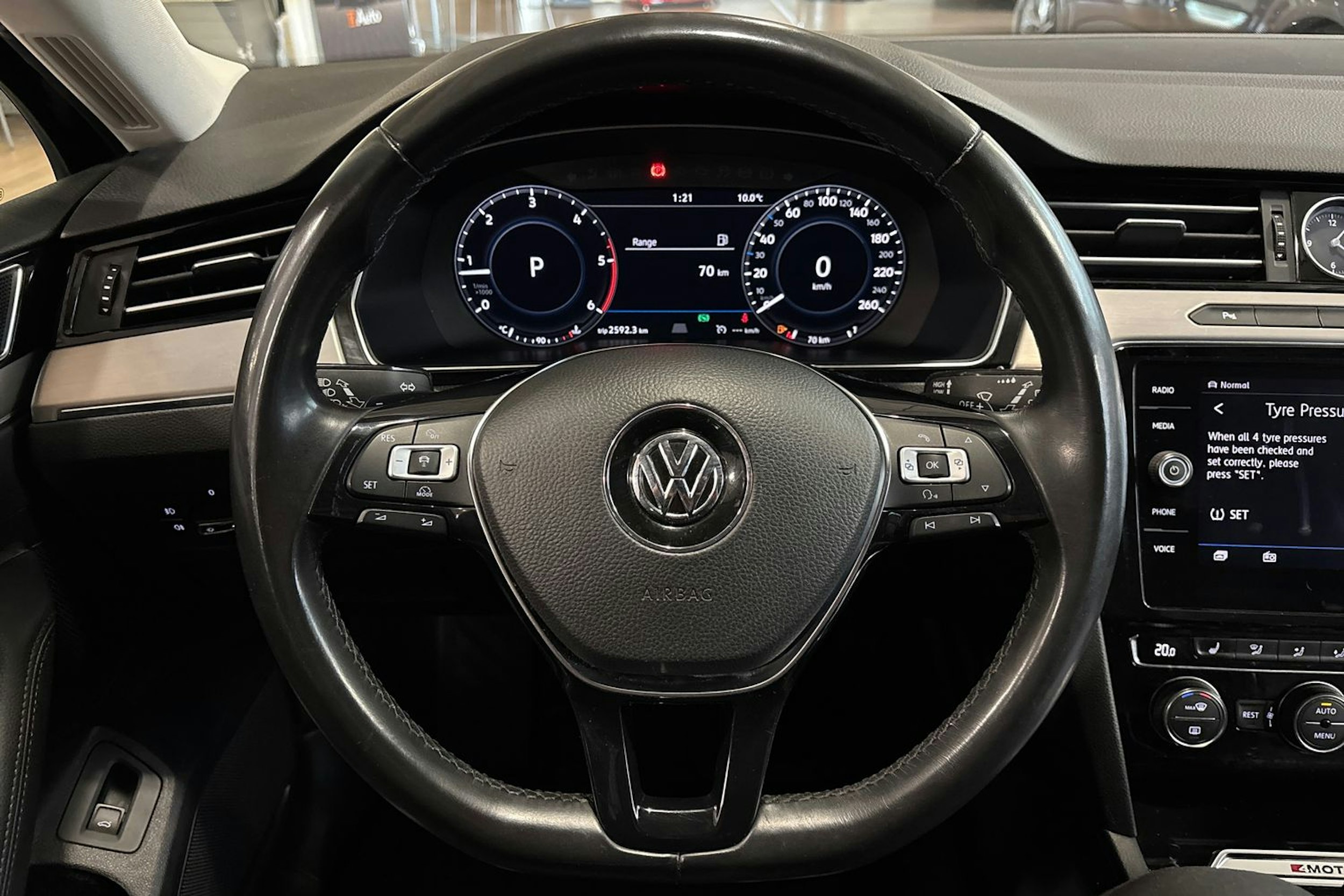musta Volkswagen Passat 2018 kuva 19.