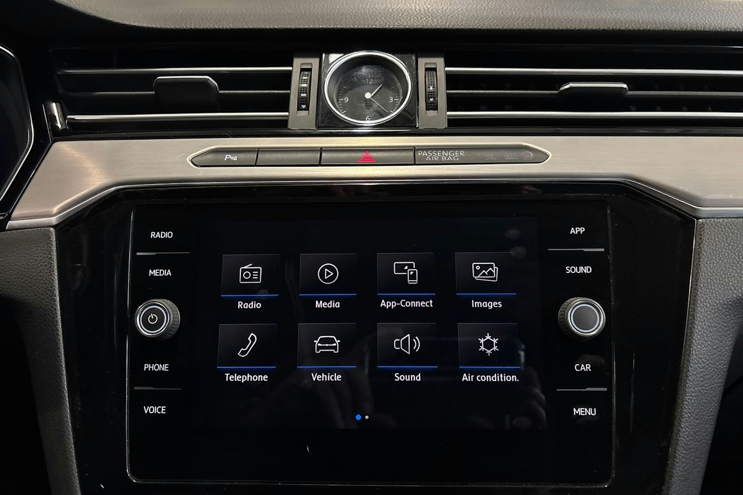 musta Volkswagen Passat 2018 kuva 21.