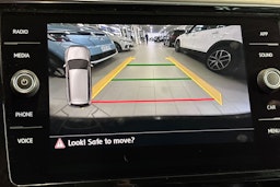 musta Volkswagen Passat 2018 kuva 23.