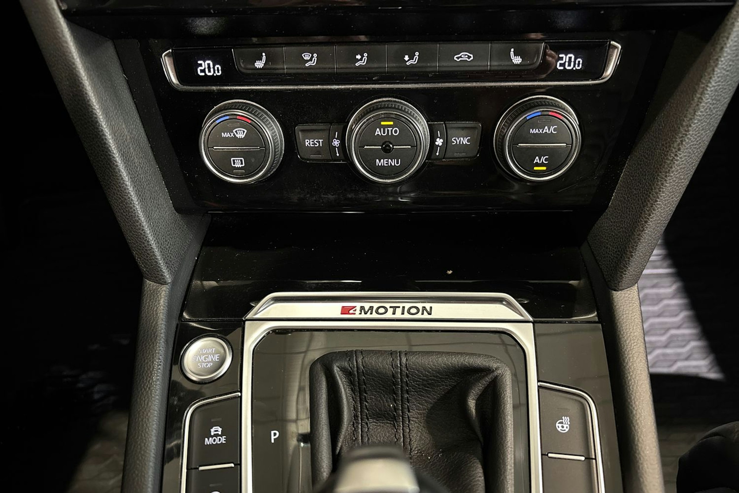 musta Volkswagen Passat 2018 kuva 24.