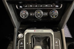 musta Volkswagen Passat 2018 kuva 24.
