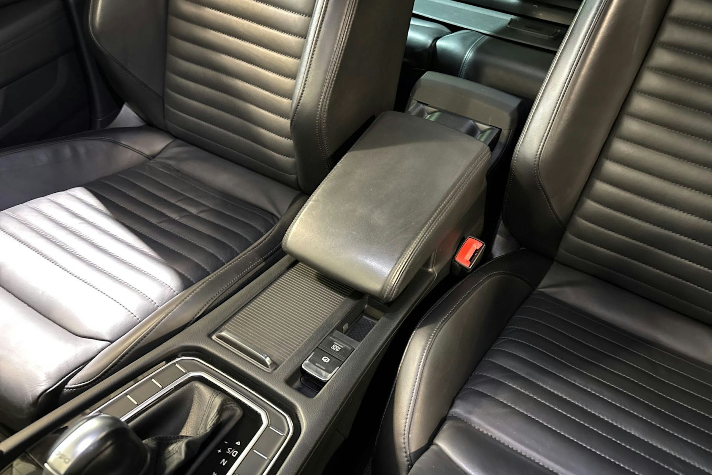 musta Volkswagen Passat 2018 kuva 26.
