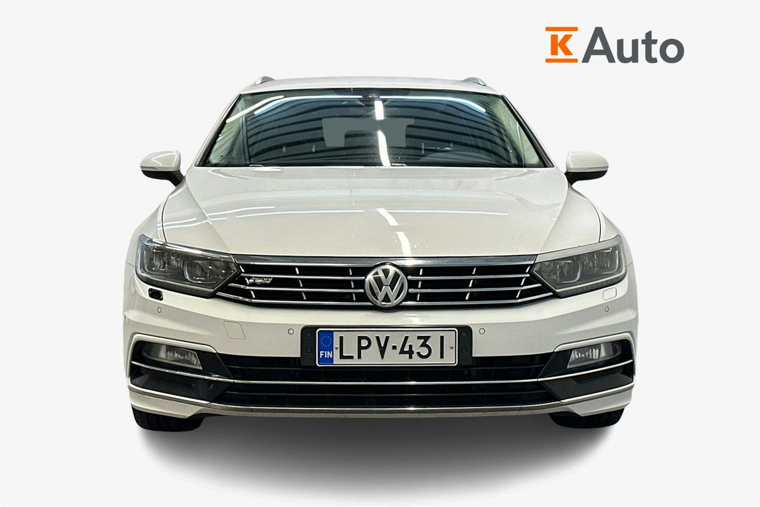 valkoinen Volkswagen Passat 2018 kuva 4.