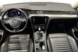 valkoinen Volkswagen Passat 2018 kuva 7.