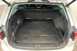 valkoinen Volkswagen Passat 2018 kuva 11.