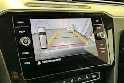 valkoinen Volkswagen Passat 2018 kuva 15.