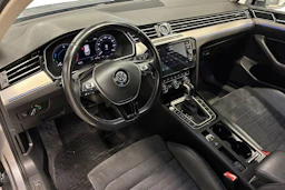 harmaa Volkswagen Passat 2018 kuva 6.