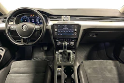 harmaa Volkswagen Passat 2018 kuva 7.