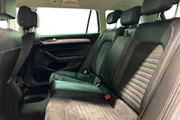 harmaa Volkswagen Passat 2018 kuva 8.