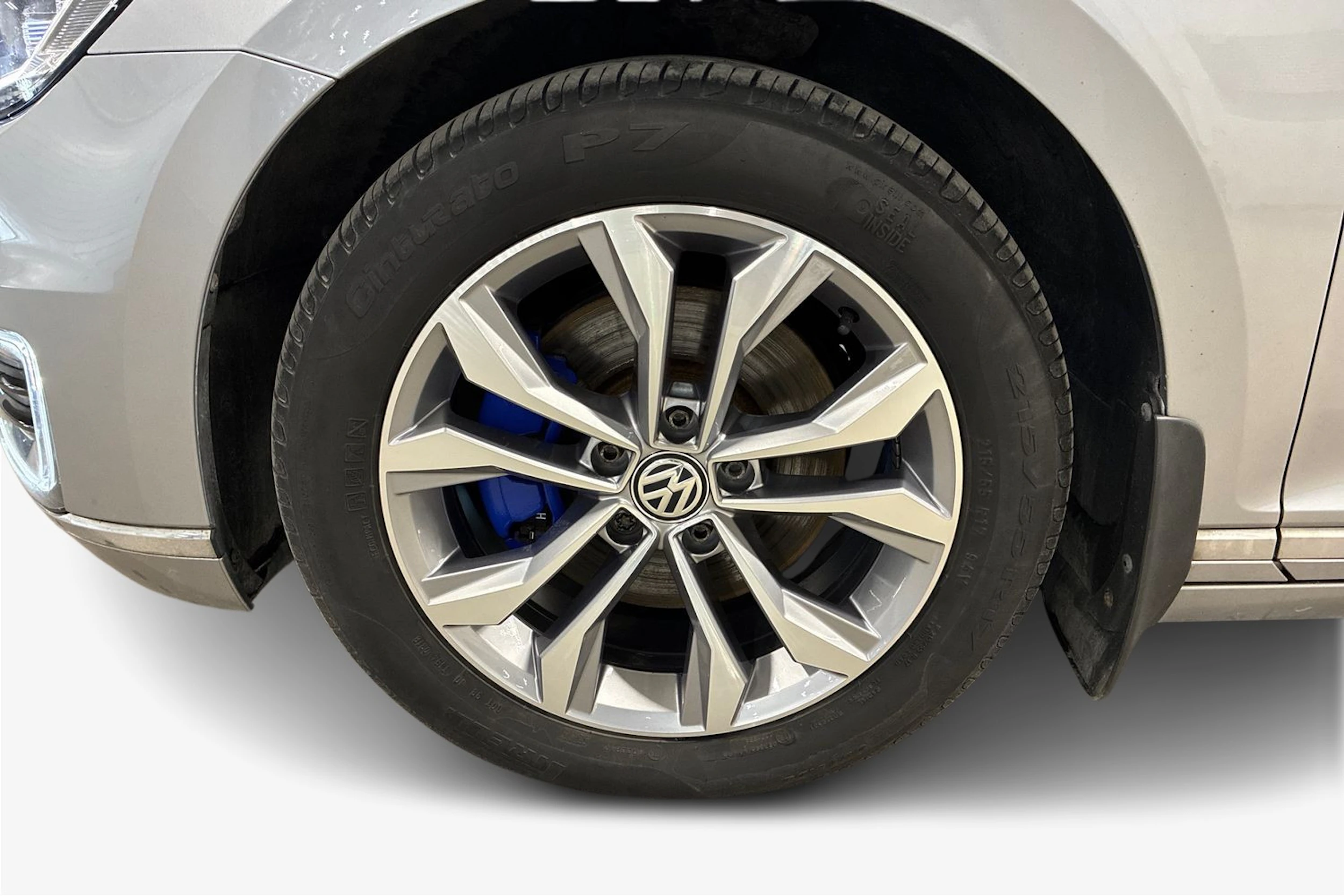 harmaa Volkswagen Passat 2018 kuva 9.