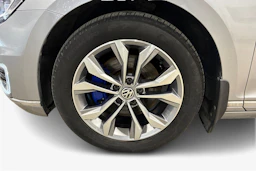 harmaa Volkswagen Passat 2018 kuva 9.