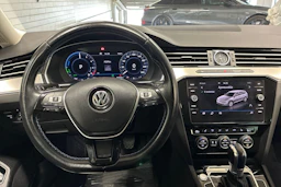 harmaa Volkswagen Passat 2018 kuva 10.