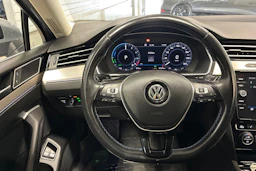 harmaa Volkswagen Passat 2018 kuva 11.