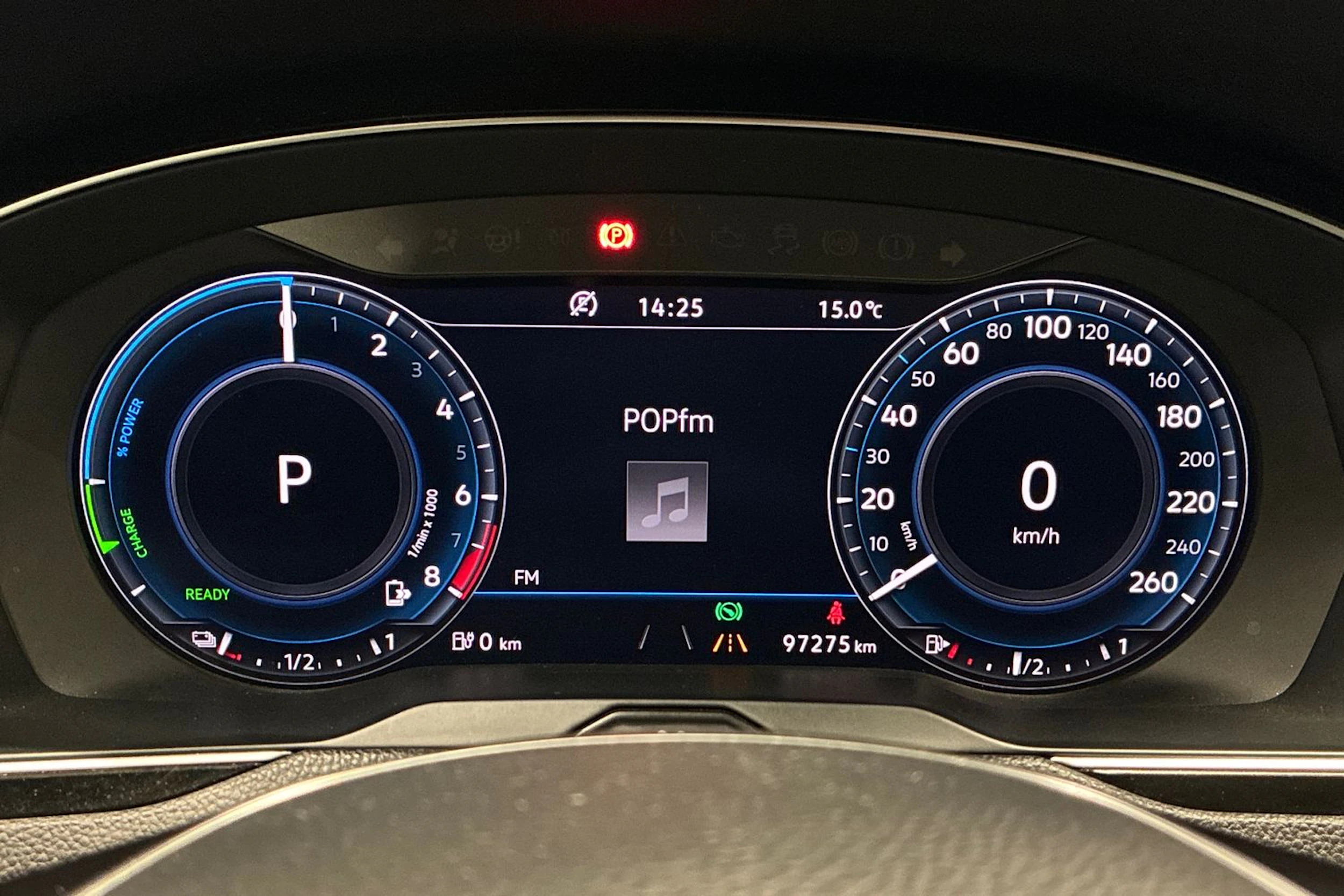 harmaa Volkswagen Passat 2018 kuva 12.