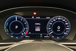 harmaa Volkswagen Passat 2018 kuva 12.