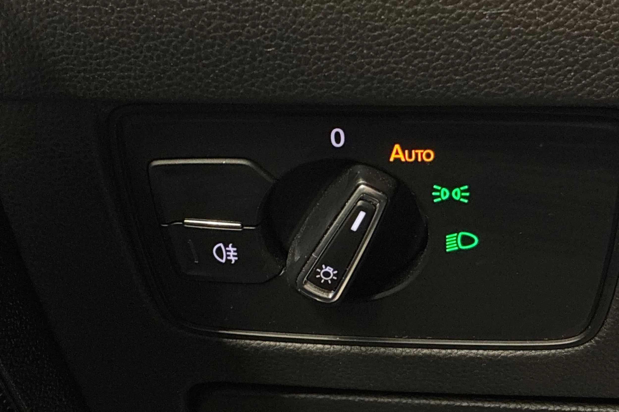 harmaa Volkswagen Passat 2018 kuva 15.