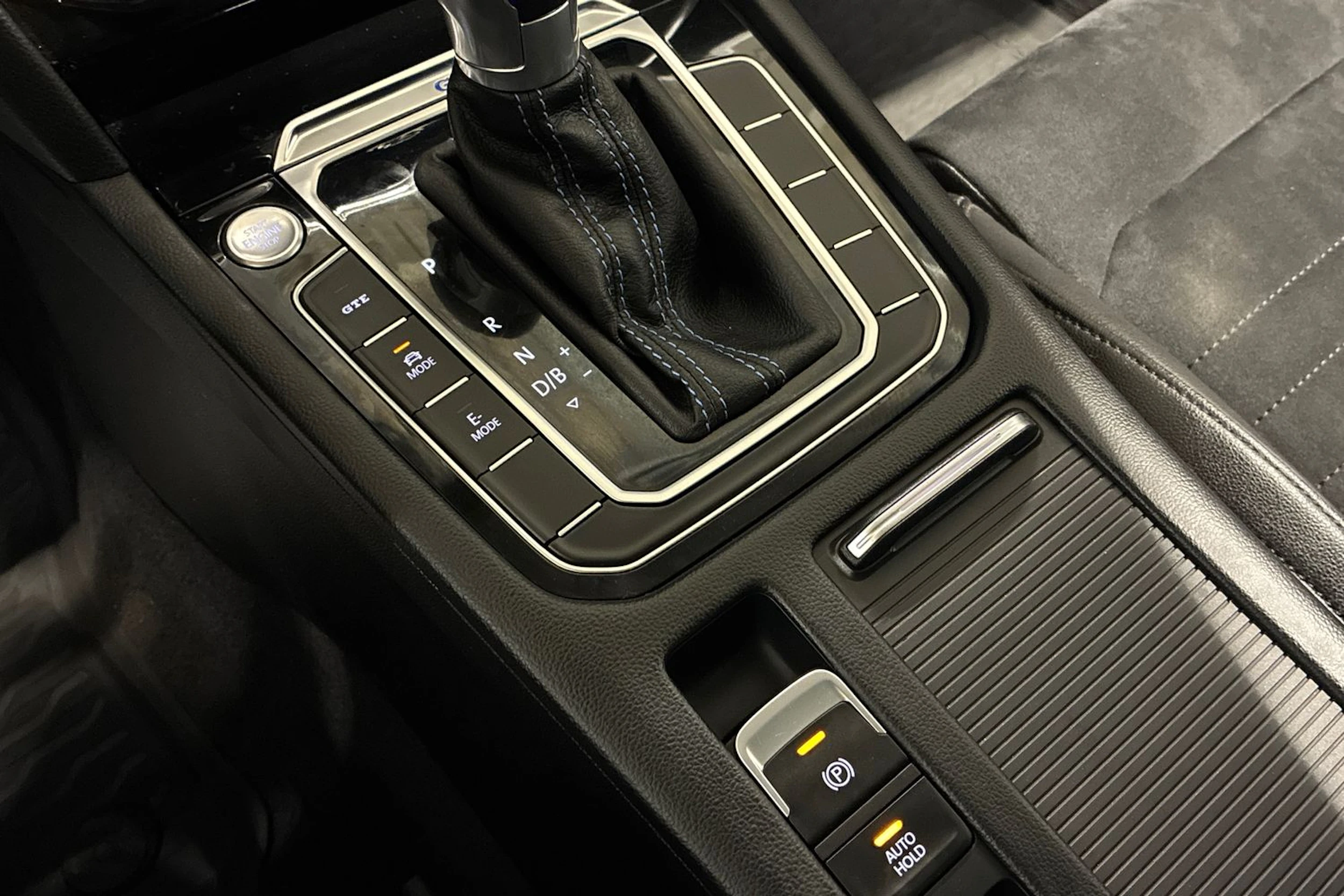 harmaa Volkswagen Passat 2018 kuva 18.