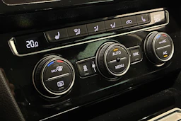 harmaa Volkswagen Passat 2018 kuva 19.