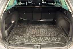 harmaa Volkswagen Passat 2018 kuva 22.