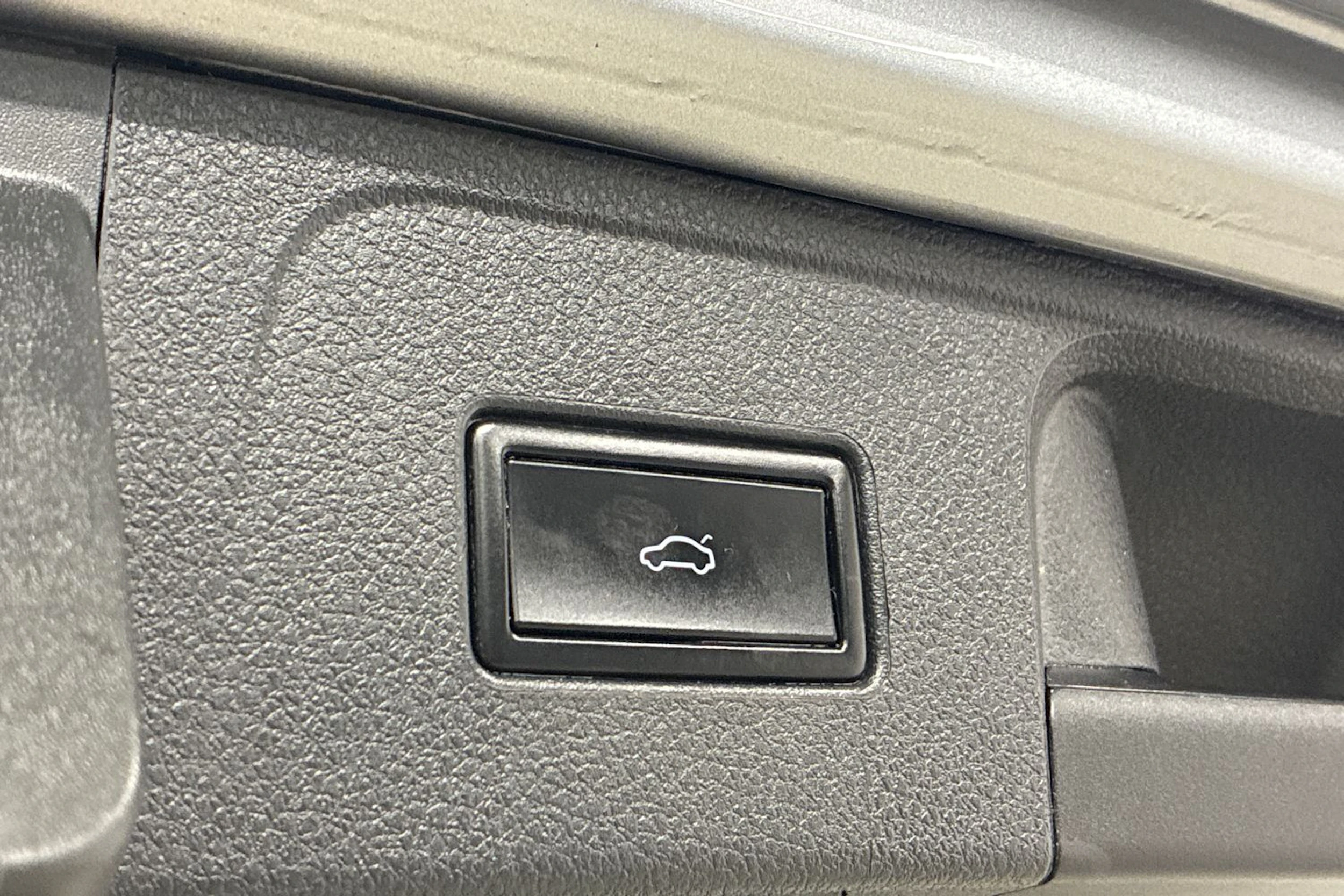 harmaa Volkswagen Passat 2018 kuva 25.