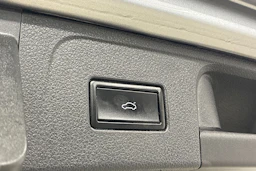 harmaa Volkswagen Passat 2018 kuva 25.